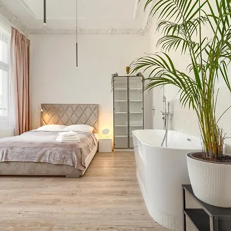 Kamienica Centrum Nr 14 *