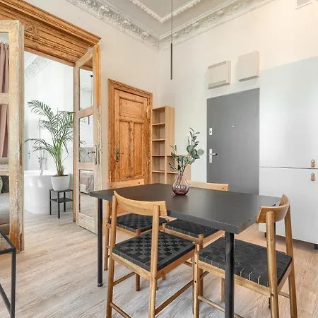 Kamienica Centrum Nr 14 *